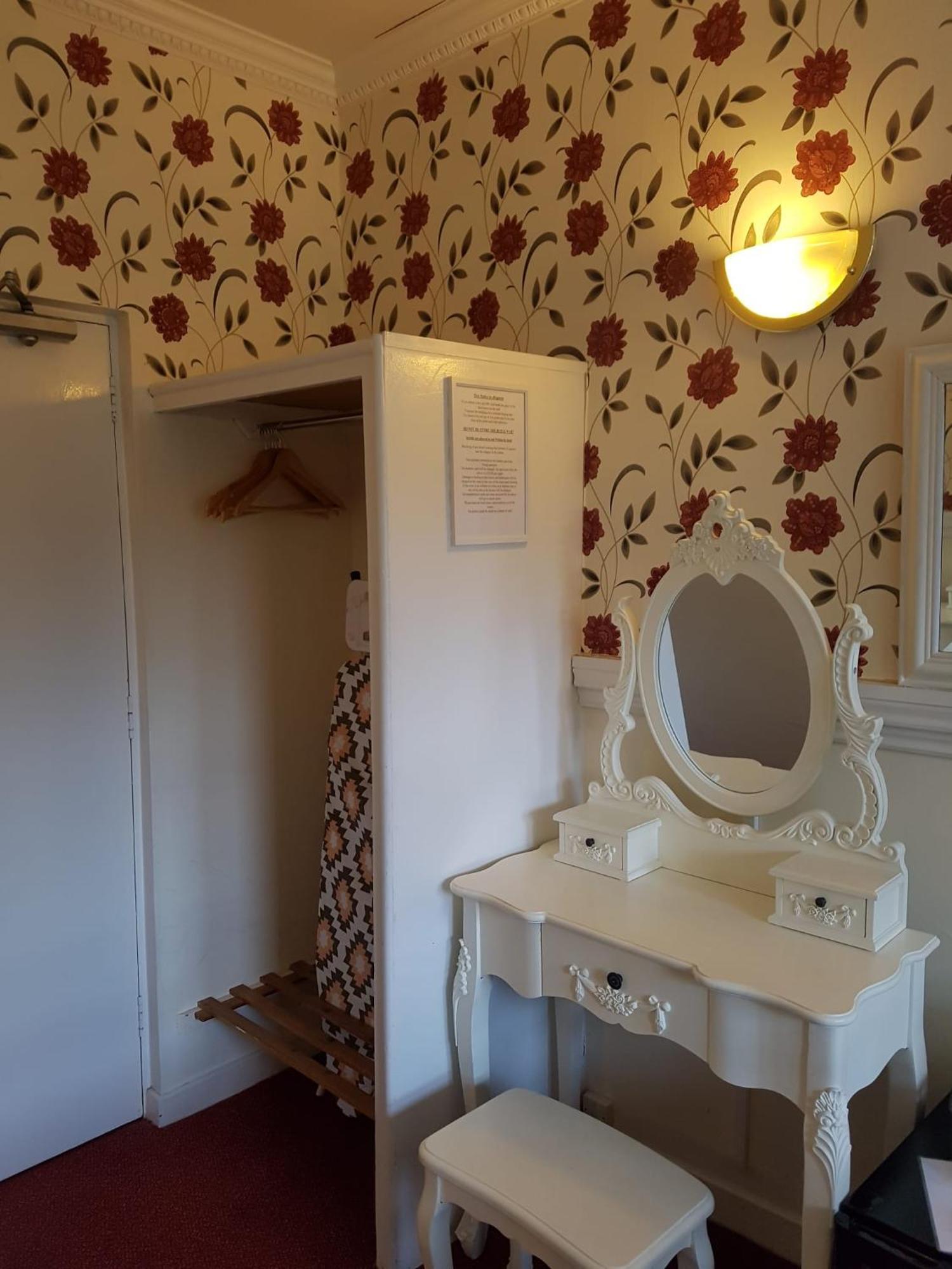 The Lismore Hotel Банбъри Стая снимка